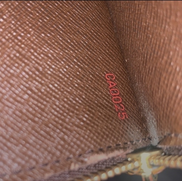 Louis Vuitton Canvas Wallet Authentic Re-Poshing - Picture 5 of 5